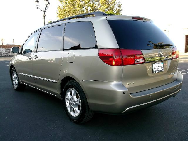 2005 Toyota Sienna SEL Sport Utility 4D