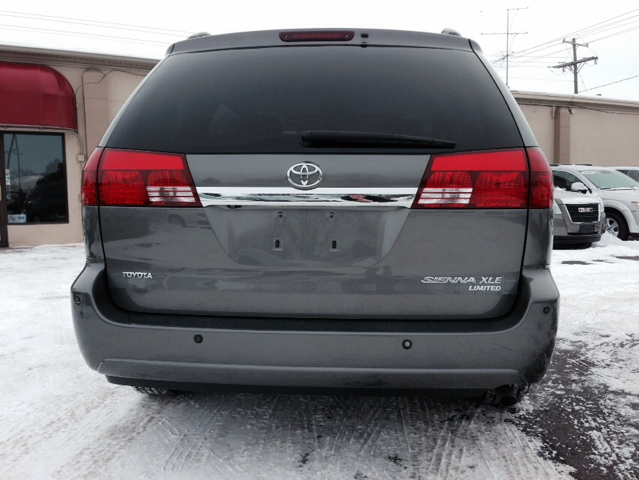 2005 Toyota Sienna Eddie Bauer 4x4