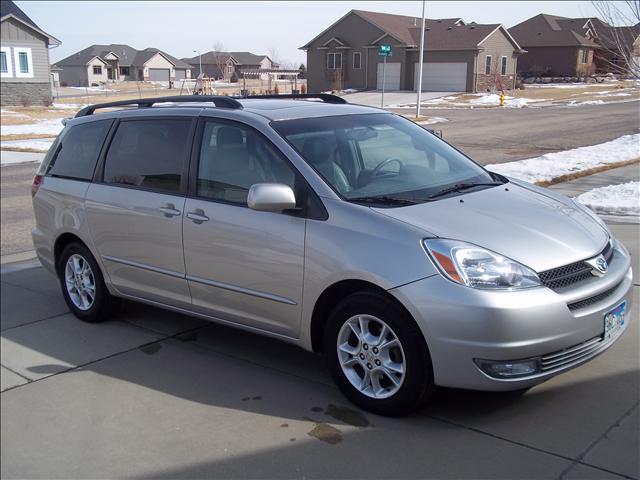 2005 Toyota Sienna SEL Sport Utility 4D