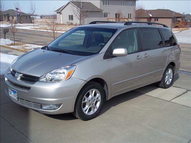 2005 Toyota Sienna SEL Sport Utility 4D