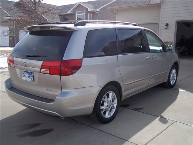 2005 Toyota Sienna SEL Sport Utility 4D