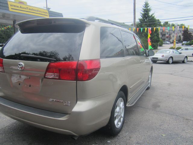 2005 Toyota Sienna 4.6L XLT Sport