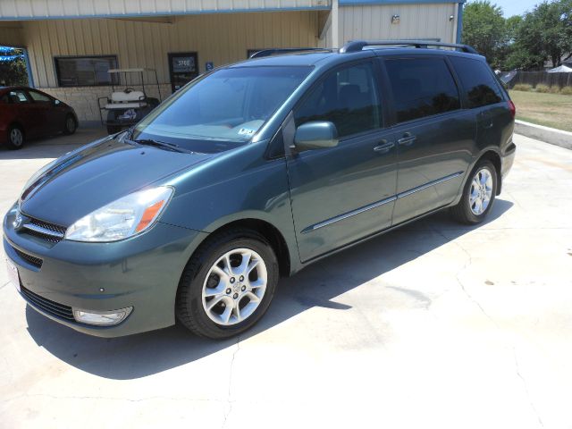 2005 Toyota Sienna Eddie Bauer 4x4