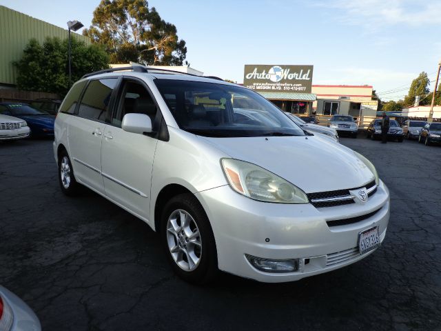 2005 Toyota Sienna Eddie Bauer 4x4