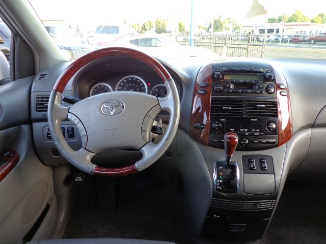 2005 Toyota Sienna Eddie Bauer 4x4