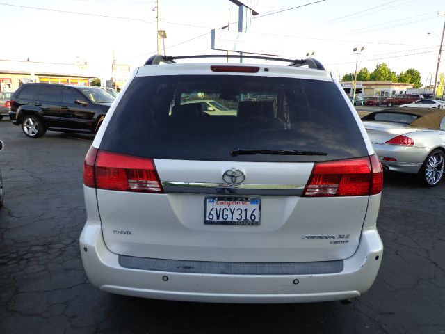 2005 Toyota Sienna Eddie Bauer 4x4