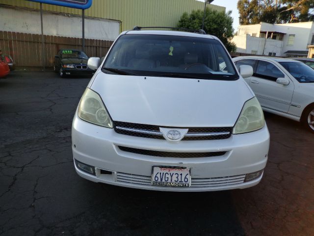 2005 Toyota Sienna Eddie Bauer 4x4