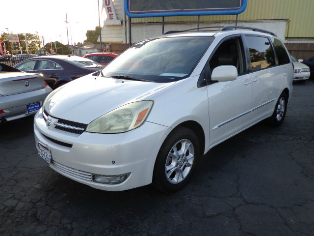 2005 Toyota Sienna Eddie Bauer 4x4