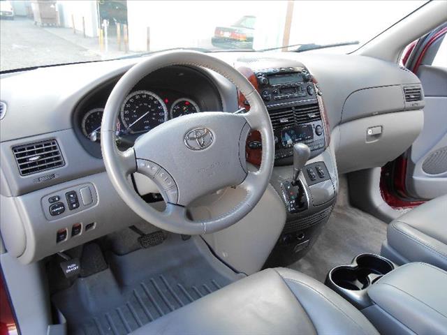 2005 Toyota Sienna Eddie Bauer 4x4