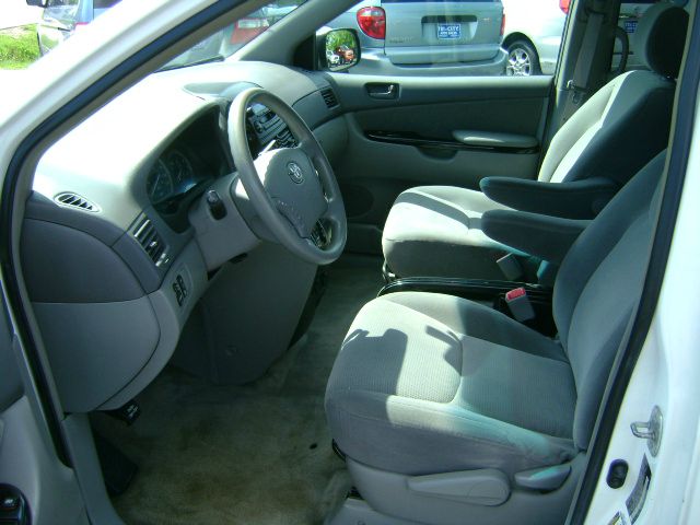 2005 Toyota Sienna S 2WD 4-spd AT