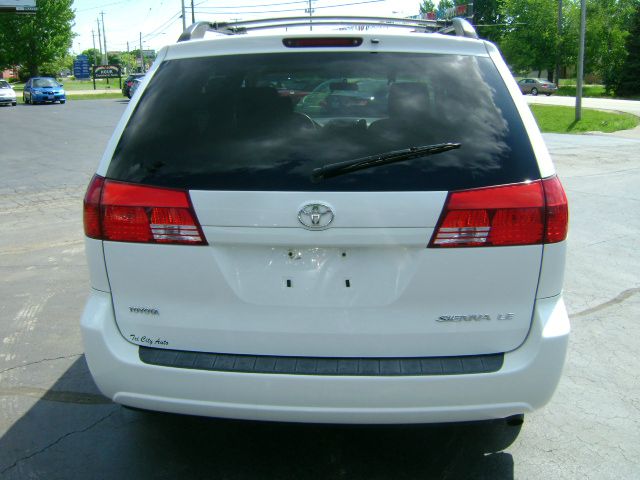 2005 Toyota Sienna S 2WD 4-spd AT