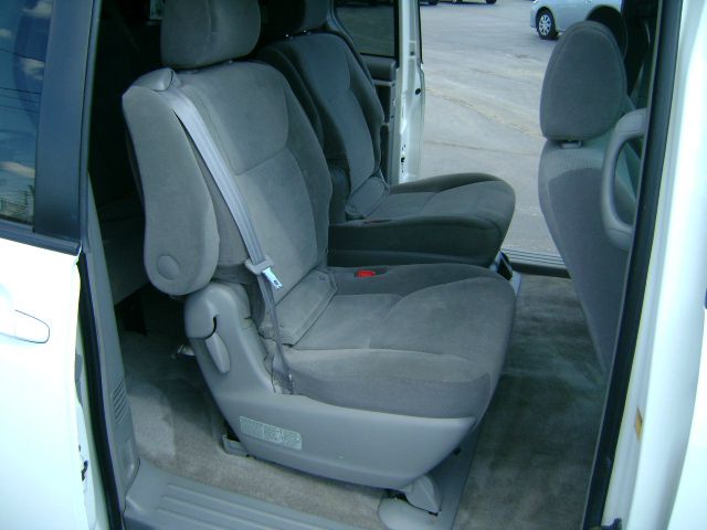 2005 Toyota Sienna S 2WD 4-spd AT