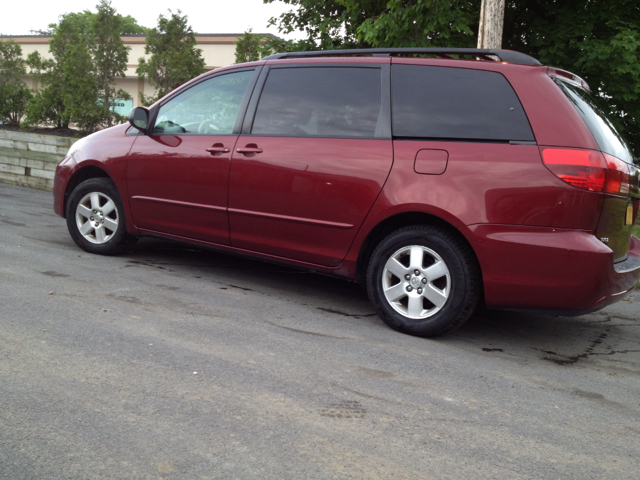 2005 Toyota Sienna S 2WD 4-spd AT