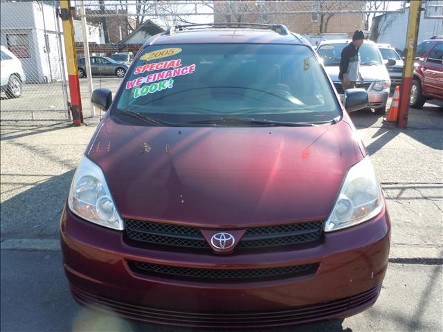 2005 Toyota Sienna X