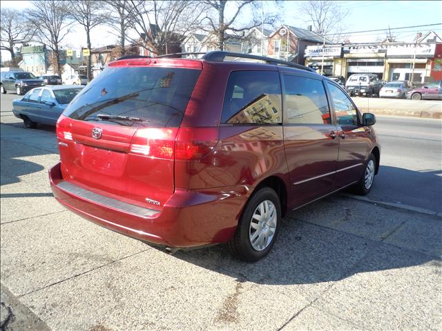 2005 Toyota Sienna X