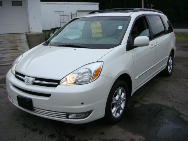 2005 Toyota Sienna XLT 4.6L 4WD