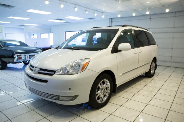 2005 Toyota Sienna Eddie Bauer 4x4