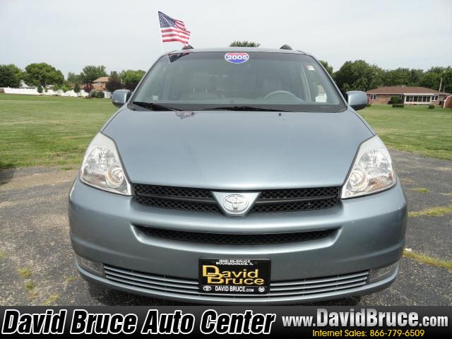 2005 Toyota Sienna SEL Sport Utility 4D