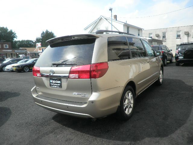 2005 Toyota Sienna Eddie Bauer 4x4