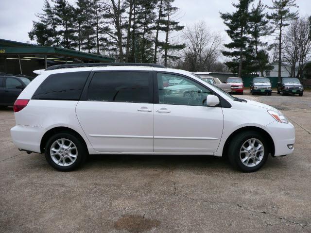 2005 Toyota Sienna FX35 AWD