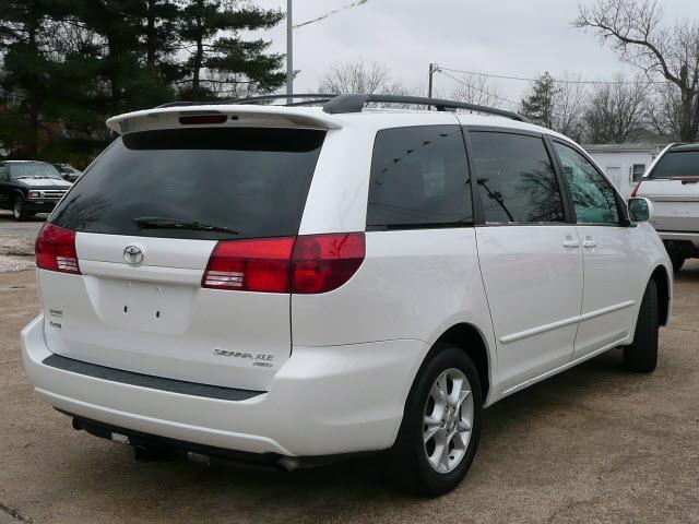 2005 Toyota Sienna FX35 AWD