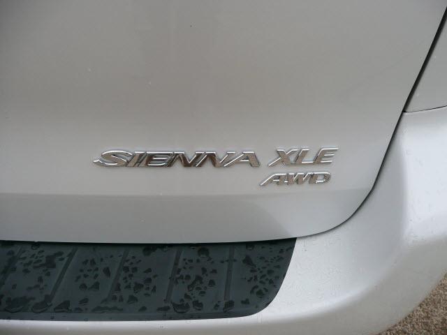 2005 Toyota Sienna FX35 AWD