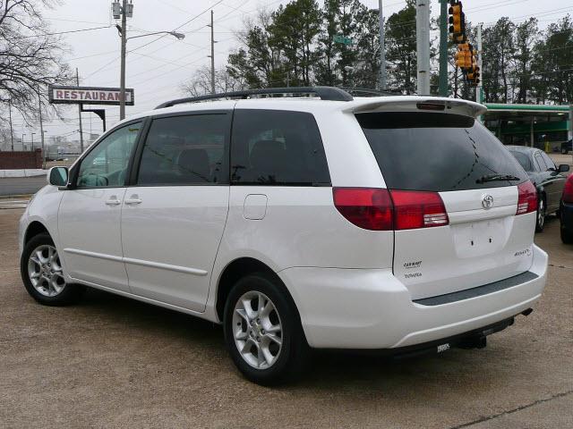 2005 Toyota Sienna FX35 AWD