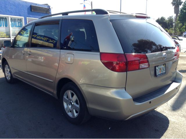 2005 Toyota Sienna SEL Sport Utility 4D