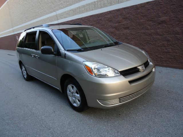 2005 Toyota Sienna Reg Cab FLAT BED