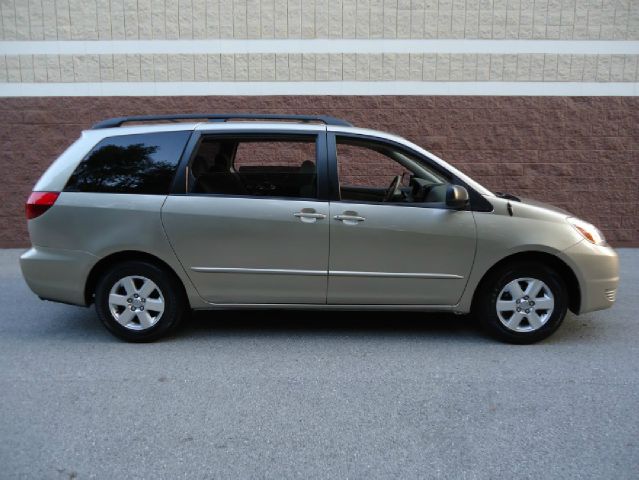 2005 Toyota Sienna Reg Cab FLAT BED