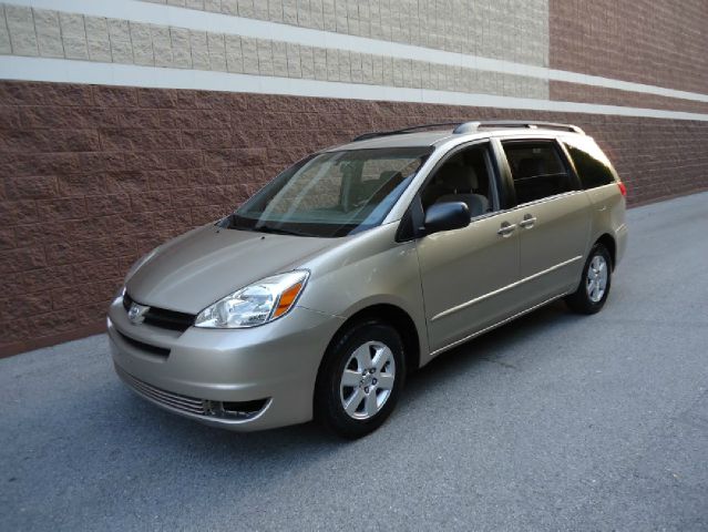 2005 Toyota Sienna Reg Cab FLAT BED