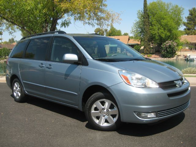 2005 Toyota Sienna SEL Sport Utility 4D