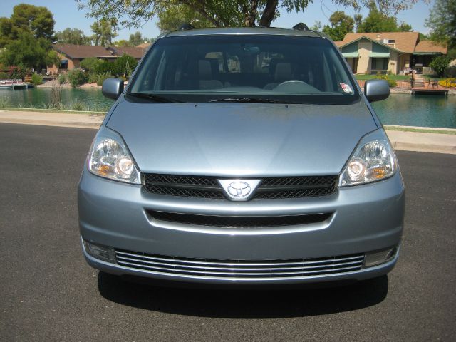 2005 Toyota Sienna SEL Sport Utility 4D