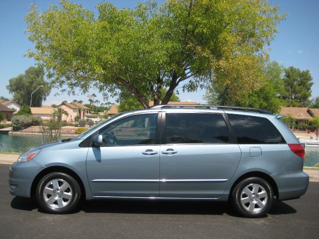 2005 Toyota Sienna SEL Sport Utility 4D