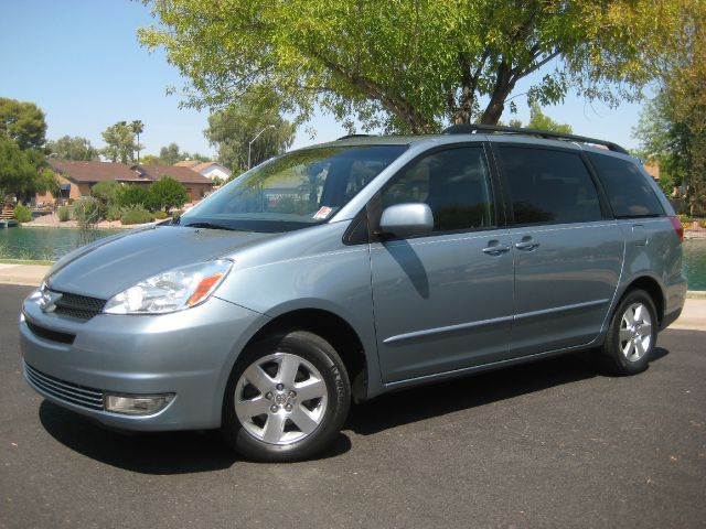 2005 Toyota Sienna SEL Sport Utility 4D