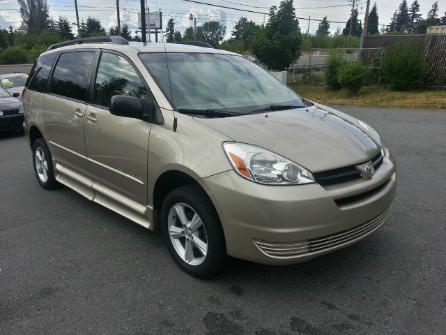 2005 Toyota Sienna XLT Crew 4x4 (marshalltown)