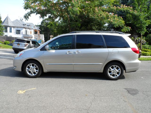 2005 Toyota Sienna Eddie Bauer 4x4