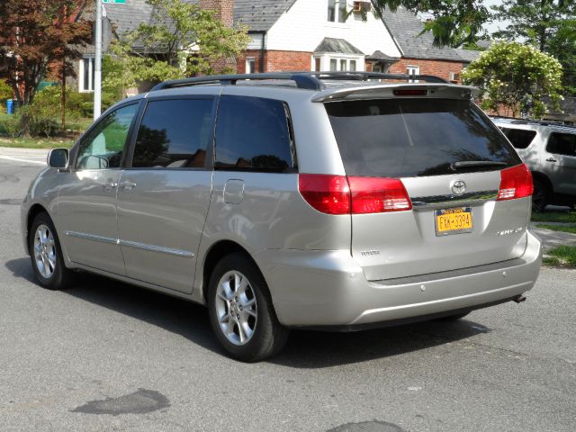 2005 Toyota Sienna Eddie Bauer 4x4