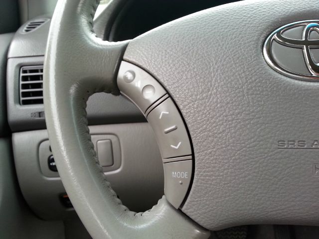 2005 Toyota Sienna SEL Sport Utility 4D