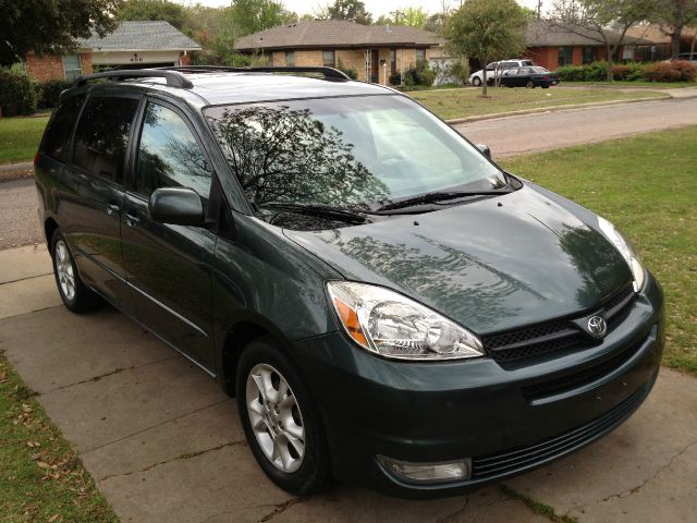 2005 Toyota Sienna SEL Sport Utility 4D