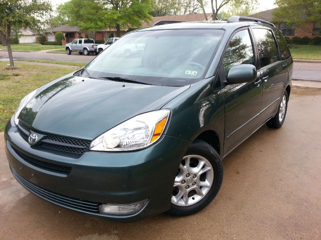 2005 Toyota Sienna SEL Sport Utility 4D