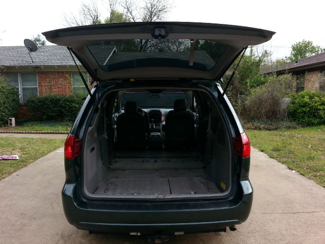 2005 Toyota Sienna SEL Sport Utility 4D