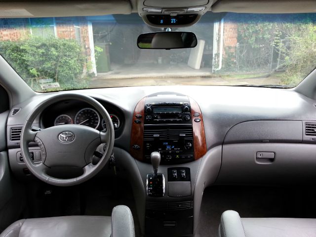 2005 Toyota Sienna SEL Sport Utility 4D