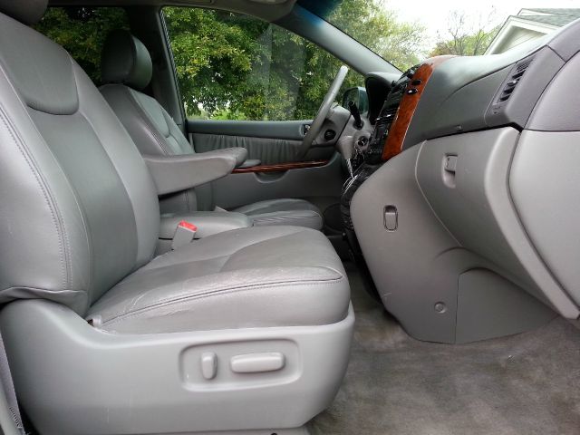 2005 Toyota Sienna SEL Sport Utility 4D