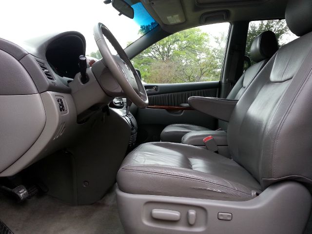 2005 Toyota Sienna SEL Sport Utility 4D