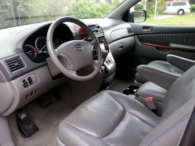 2005 Toyota Sienna SEL Sport Utility 4D