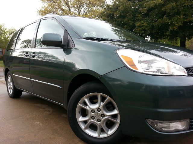 2005 Toyota Sienna SEL Sport Utility 4D