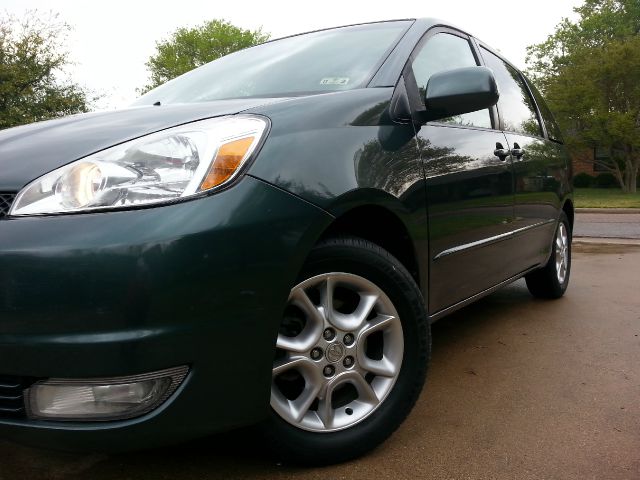 2005 Toyota Sienna SEL Sport Utility 4D