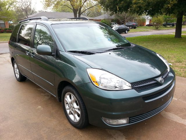 2005 Toyota Sienna SEL Sport Utility 4D