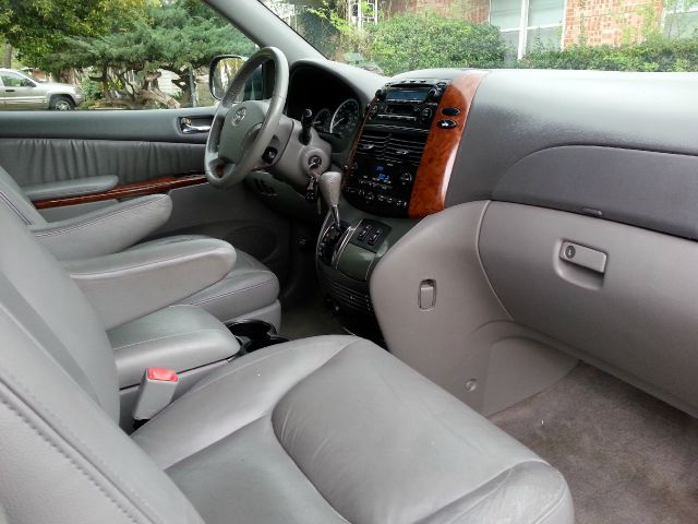 2005 Toyota Sienna SEL Sport Utility 4D